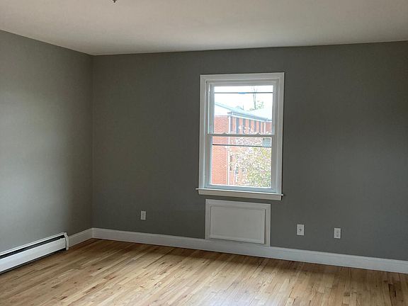 5th image of 31 Farnham Ave APT 52