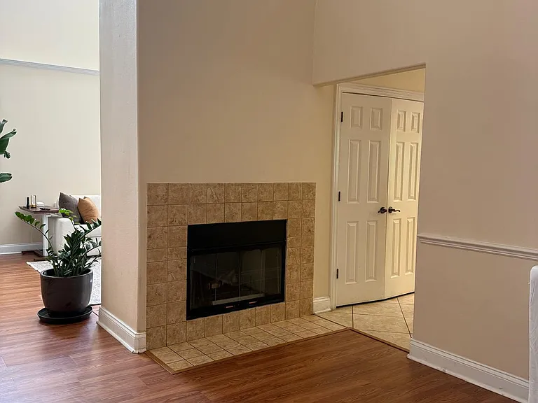 7161 Regina Way — Photo 3