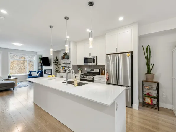 1146 Black Mountain Dr, Kelowna, BC V1P 1R7