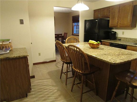 4th image of 425 Richmond Dr