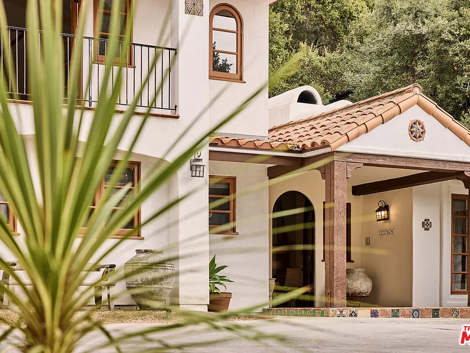 3268 Serra Rd