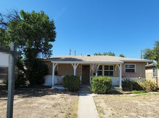 17955 Saticoy St, Reseda, CA 91335