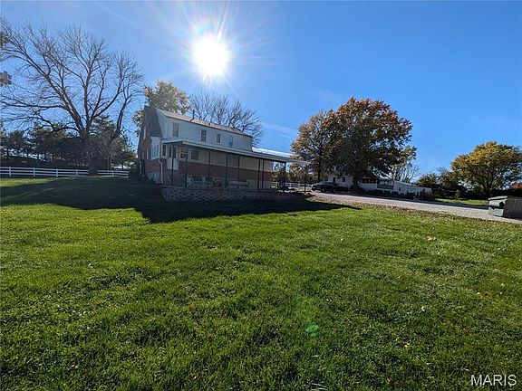 3rd image of 2465 Brown Ln