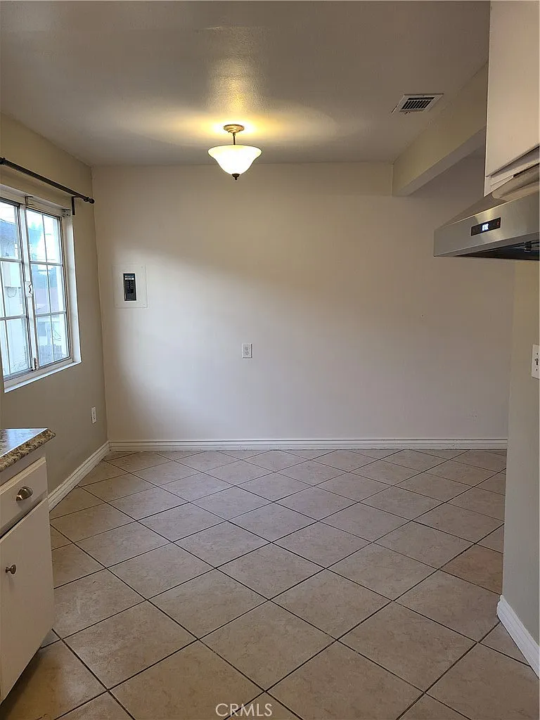 2 bed, 950 sqft, $2,000 — Photo 2