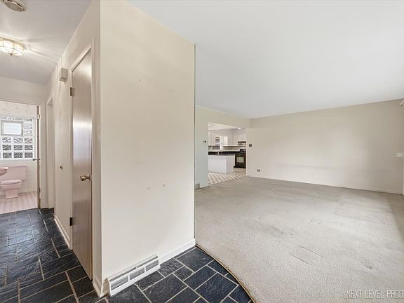 5th image of 512 N Harvard Ave