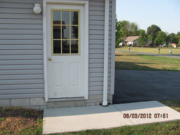3rd image of 857 Terrace Dr