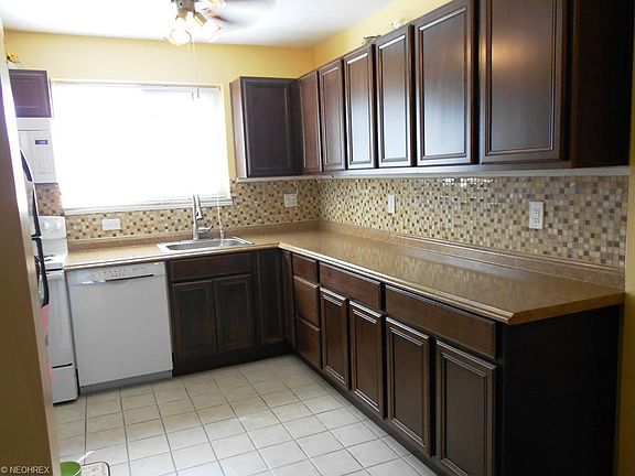 2nd image of 24635 Clareshire Dr APT 102
