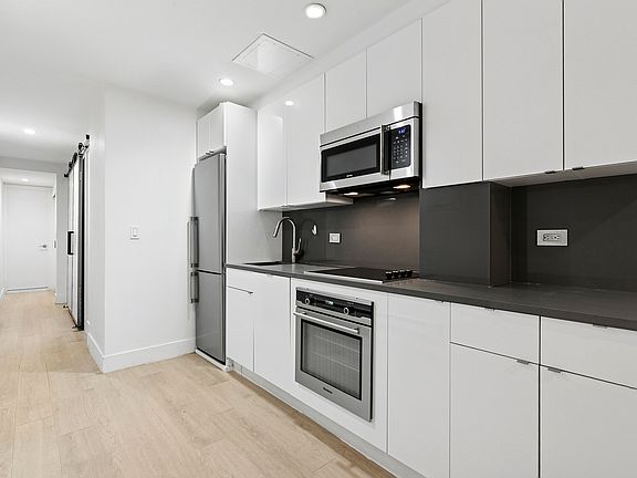 5th image of 433 W 24th St APT C