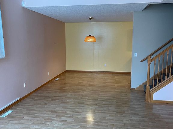 3rd image of 8776 Hastings Cir NE