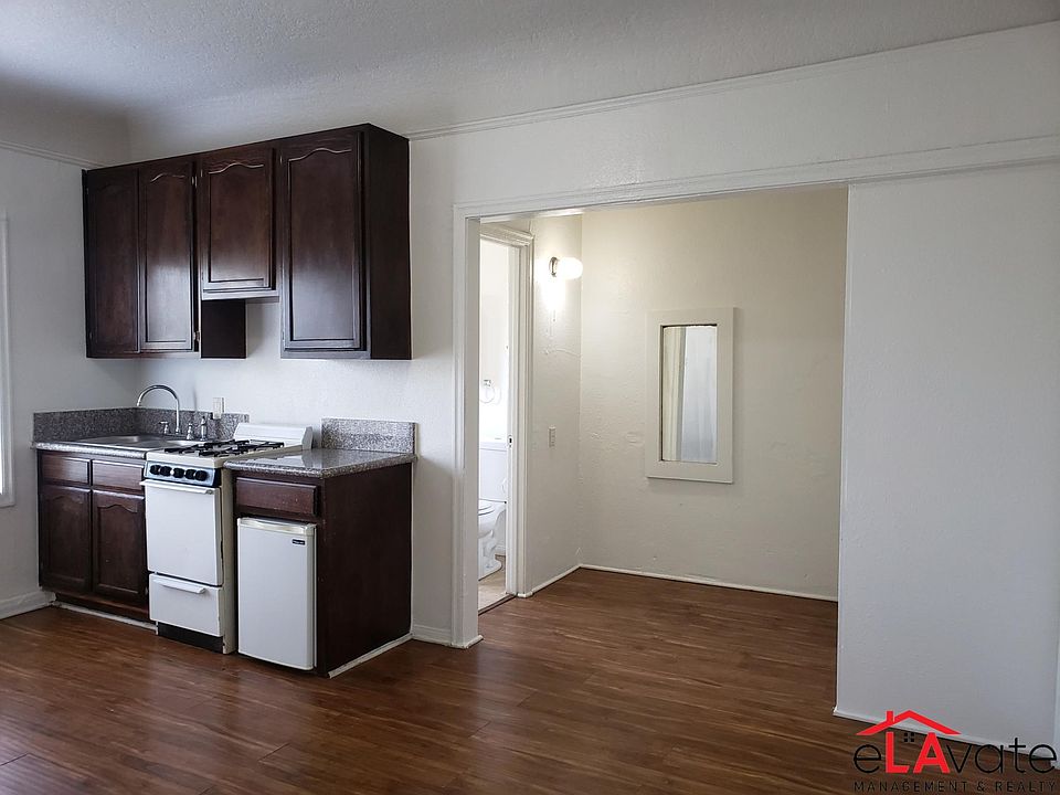1st image of 437 W 50th St #19