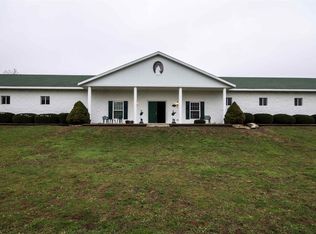 221 W Singing Woods Rd, Chillicothe, IL 61523