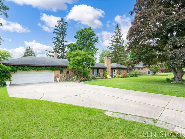 2221 Breton Rd SE, Grand Rapids, MI 49546