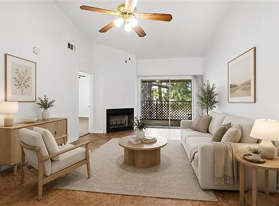 3rd image of 2425 Oxford Pl APT 131