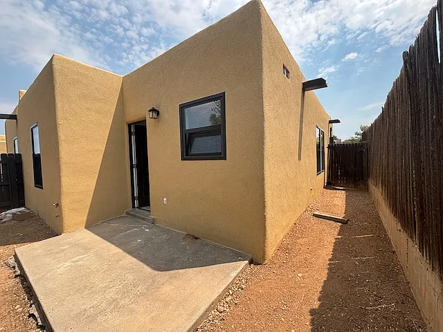 1218 Senda Del Valle #A — Photo 11