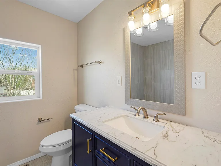 915 Kinley Ave NW — Photo 26
