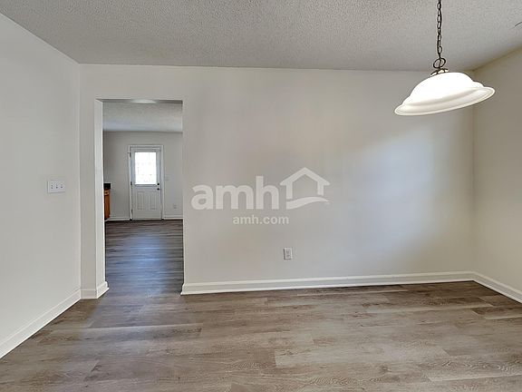 5th image of 208 Julian Pond Ln