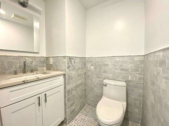 5th image of 160 E 48th St #11G2