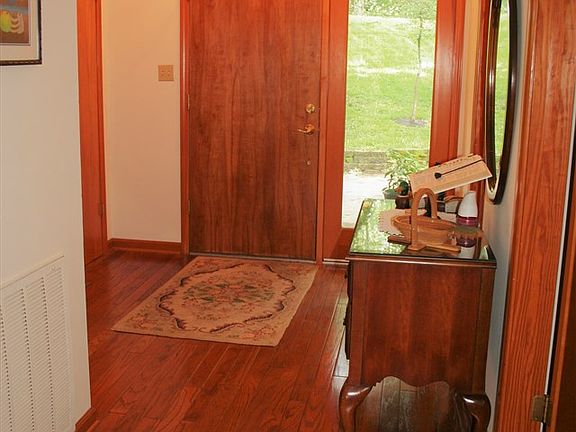 4th image of 198 Walnut Lane Ext