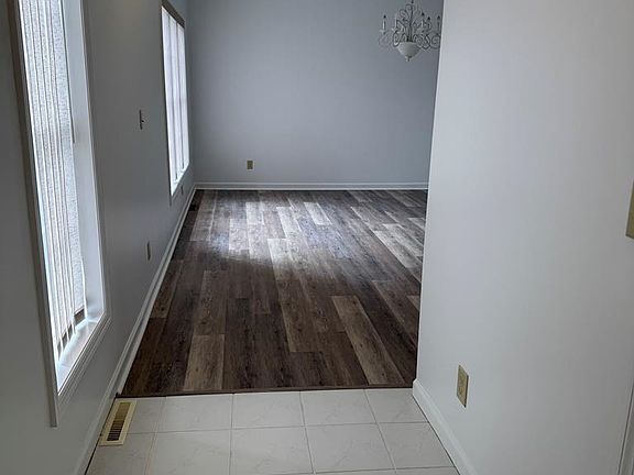 4th image of 307 Townhouse Rd