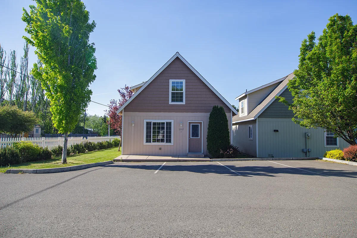 Building Photo - 1207 N Willow St #7