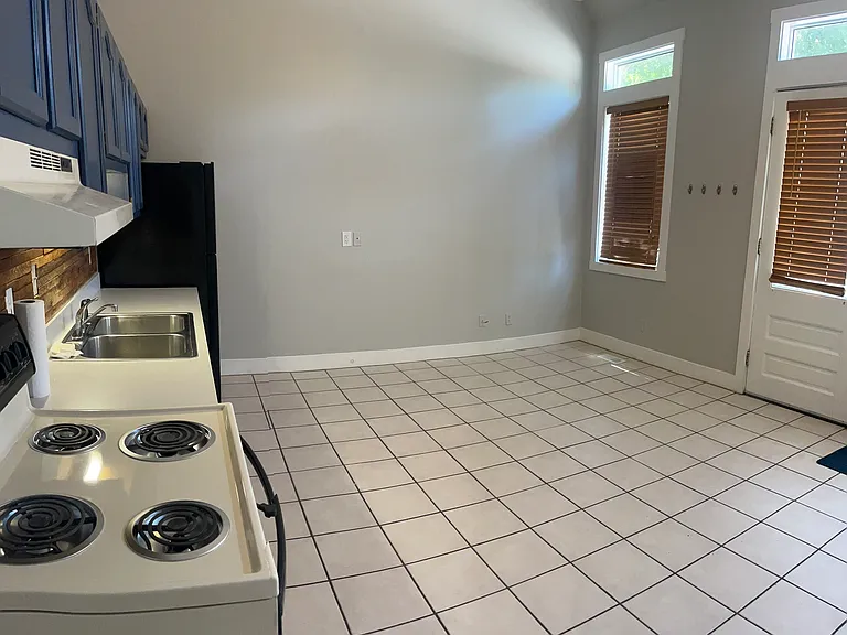 901 Franklin St #1 — Photo 3