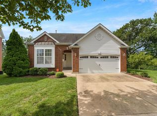8942 Hilltop Manor Dr, Saint Louis, MO 63132