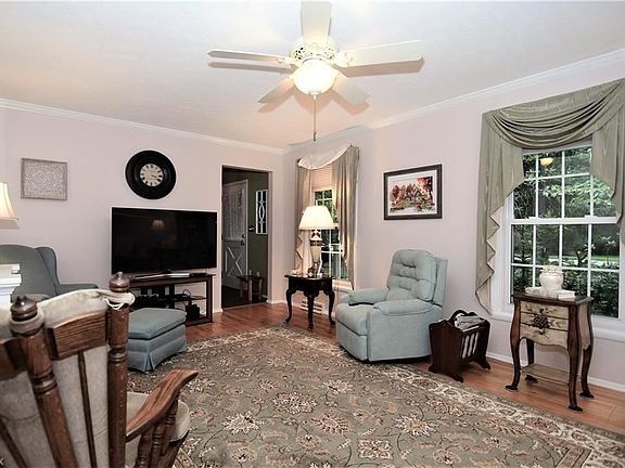 5th image of 85 White Pond Dr