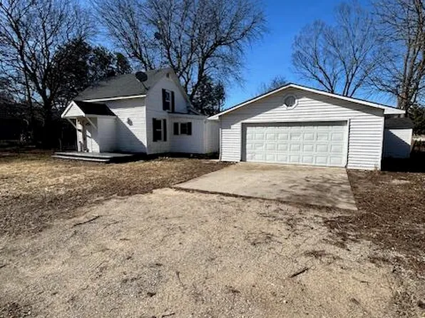 1205 Carnahan St, Alma, MI 48801