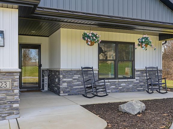 3rd image of 823 11th St SW