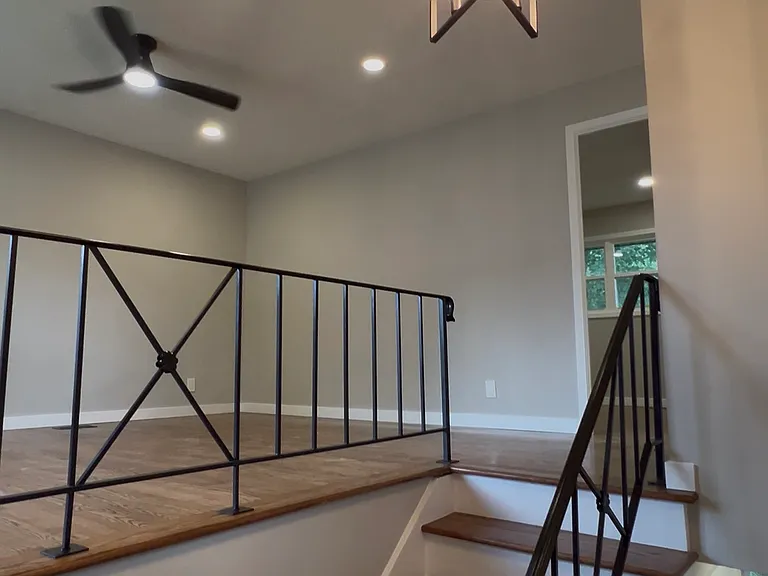 9620 Wallace Ave — Photo 2