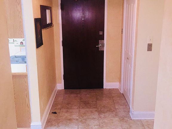 4th image of 465 W Dominion Dr Unit 410