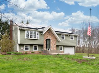 23 Strawberry Rd, Ellington, CT 06029