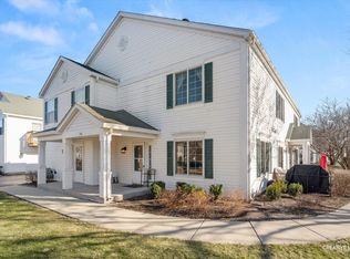 746 Fieldcrest Dr Unit B, South Elgin, IL