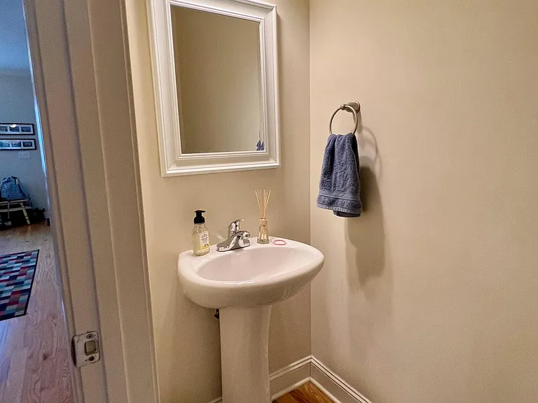 213 Windy Creek Ln — Photo 4
