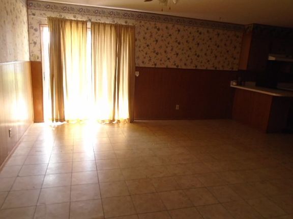 4th image of 1827 Edmund Blvd