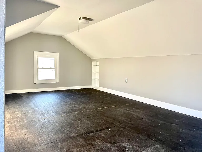 120 Clyde St — Photo 4