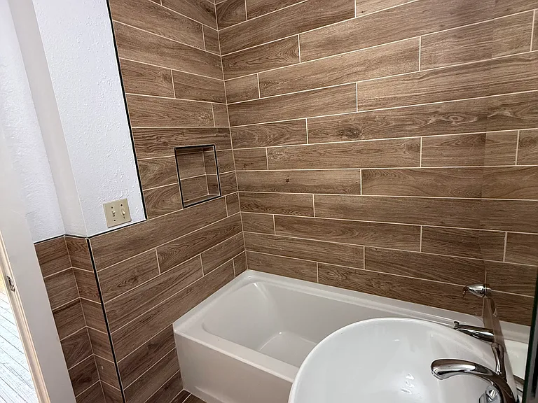1719 Adams St NE #4 — Photo 4