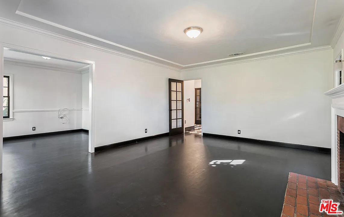2 bed, 1050 sqft, $5,400 — Photo 4