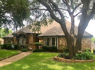 910 Canyon Dr, Cleburne, TX 76033