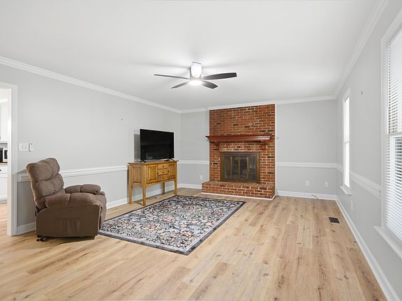 3rd image of 6016 Hampton Ridge Rd