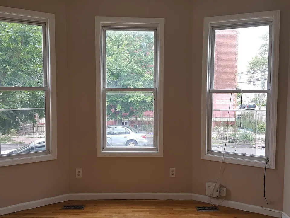 64 9th Ave W #1