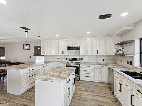 4th image of 703 SW 53rd Ter