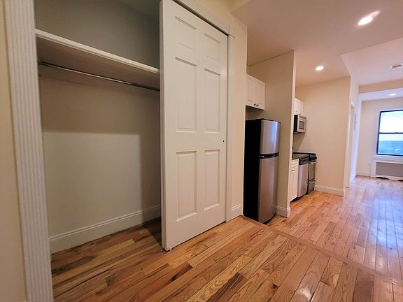 5th image of 310 E 74th St #1Z
