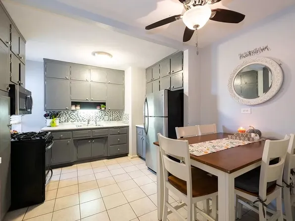 2229 Knapp Street image 4 of 31