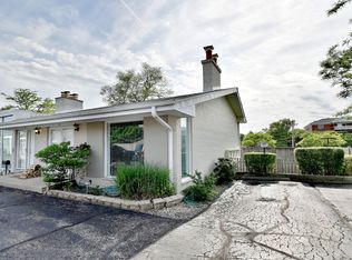 1868 Grove St APT H, Glenview, IL 60025