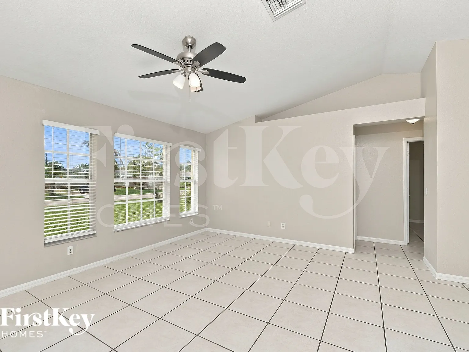 4 bed, 2.0 bath, 1828 sqft, $1,980 — Photo 4