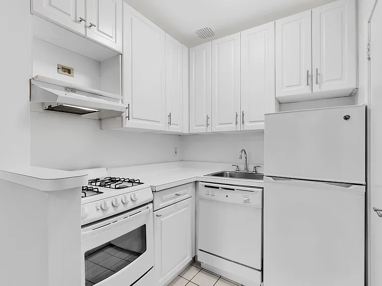 311 E 73rd St #4D — Photo 4