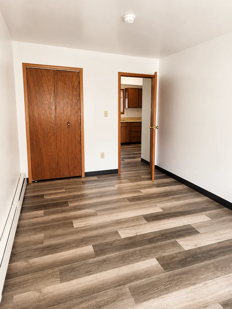 Spacious Home in Prime Location at Fairbanks - 604 2nd St. Fairbanks — Photo 1