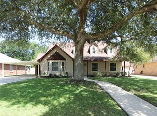 122 Gondrella Dr, Belle Chasse, LA 70037