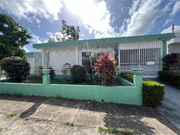 S Six Santa Juanita Abad N, Bayamon, PR 00956